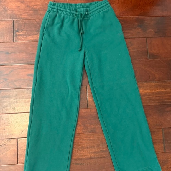 Aritzia sweatpants - Picture 1 of 3